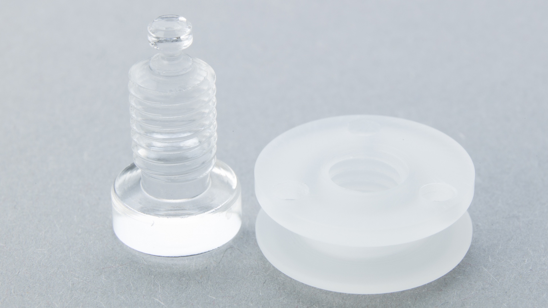 Quarzglas besteht aus reinem Siliziumdioxid (SiO2)